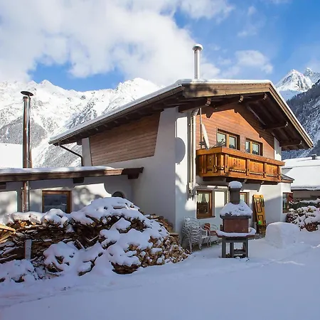 Feriehus Large With Garden And Balcony In Oetztal