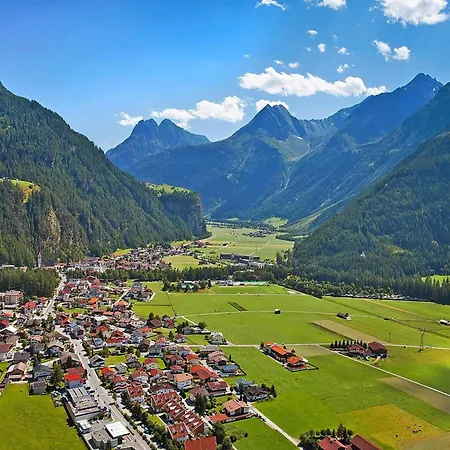 Feriehus Large With Garden And Balcony In Oetztal Längenfeld